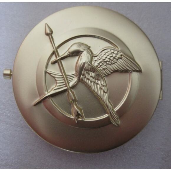 NIB Storybook Cos Girl On Fire Hunger Games Pressed Powder - Picture 4 of 7